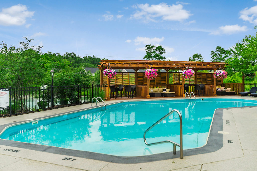 Apartments with Pools in Columbus Ohio | Champion